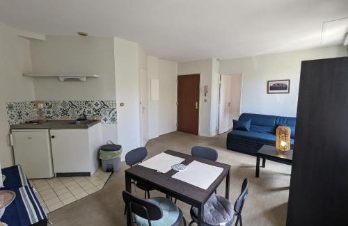Orleans Apartment | Appartement Centre Orléans avec Parking Privé, Proche Cathédrale et Musées - FR-1-590-362