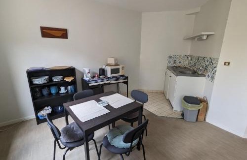Orleans Apartment | Appartement Centre Orléans avec Parking Privé, Proche Cathédrale et Musées - FR-1-590-362