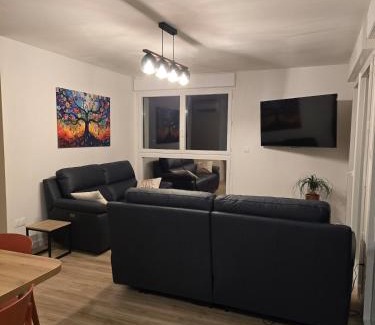 Longuenesse Apartment | Appartement cosy près de Sceneo et Auchan au dessus du fleuriste Bellafleur