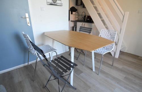 Courseulles-sur-Mer Apartment | Appartement, duplex à 500m de la mer avec balcon