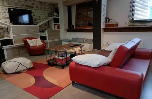 Saint-Jean-Lasseille Apartment | Appartement spacieux à Saint-Jean-Lasseille avec vue sur montagne