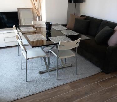 Miramas Apartment | Appartement indépendant dans une villa
