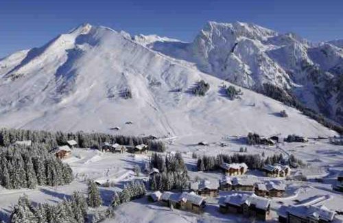 Manigod Apartment | Appartement la Clusaz avec terrasse sur les pistes de ski