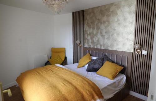 Le Bourget Apartment | Appartement Luxe Floral Stay 15 Min To CDG And Paris