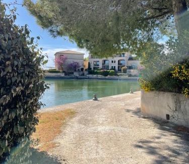 Pont Royal Apartment | Appartement neuf avec vue