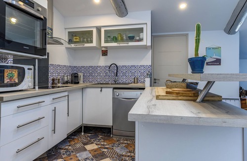 Venasque Apartment | APPARTEMENT ON THE 2ND FLOOR IN A FARMHOUSE 19TH CENTURY:TERRACE :GROUND FLOOR