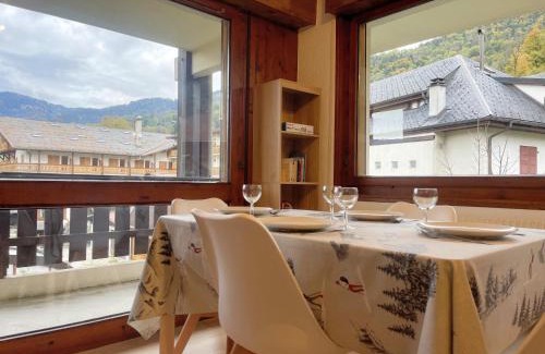 Samoens Apartment | Appartement rénové au centre du village avec balcon et accès skibus - FR-1-624-145
