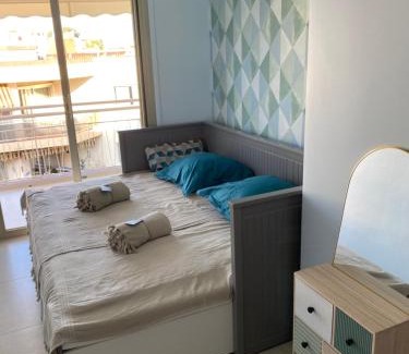 Cannes Apartment | Appartement rooftop, première ligne, vue mer, 50m de plage du Midi