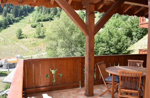 Champagny-en-Vanoise Apartment | Appartement spacieux proche télécabine avec terrasse et WiFi - FR-1-464-51