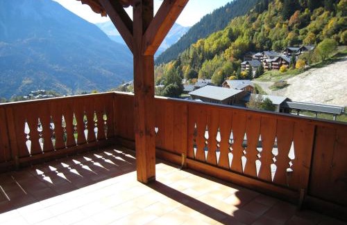 Champagny-en-Vanoise Apartment | Appartement spacieux proche télécabine avec terrasse et WiFi - FR-1-464-51