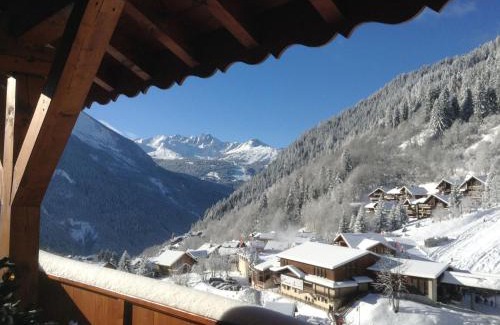 Champagny-en-Vanoise Apartment | Appartement spacieux proche télécabine avec terrasse et WiFi - FR-1-464-51