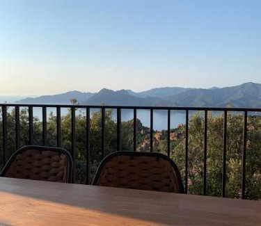 Piana Apartment | Appartement spacieux avec vue mer