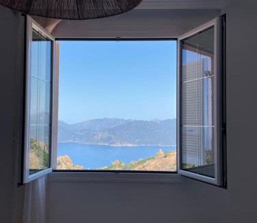 Piana Apartment | Appartement spacieux avec vue mer