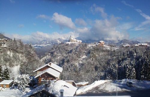 Mont-Saxonnex Apartment | Appartement spacieux avec vue sur les montagnes à Mont-Saxonnex