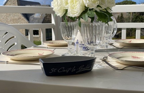 Saint-Cast-le-Guildo Apartment | Appartement T3 Avec Wifi Front de mer Pour 4 Personnes, 2 Chambres