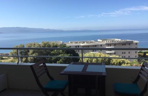 Ajaccio Apartment | Appartement T3 classé 3 étoiles vue mer avec terrasse ,plage 2 minutes à pied