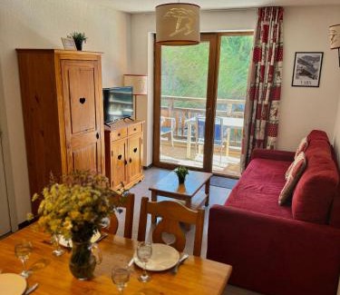 Vars Apartment | Appartement Vars sur les pistes de ski avec piscine