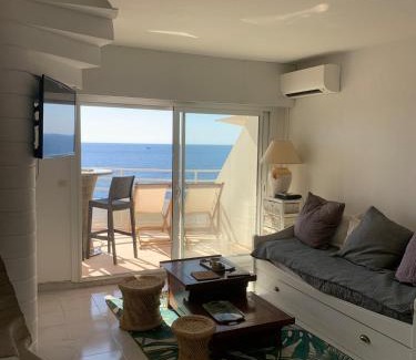 Le Trayas Apartment | appartement vue mer pieds dans l'eau piscine