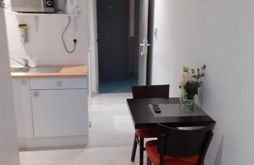 Persan Hotel | Apparthotel Area, Studios avec Salles de bains et kitchenettes privatives et Chambres avec cuisine et salle de bains communes