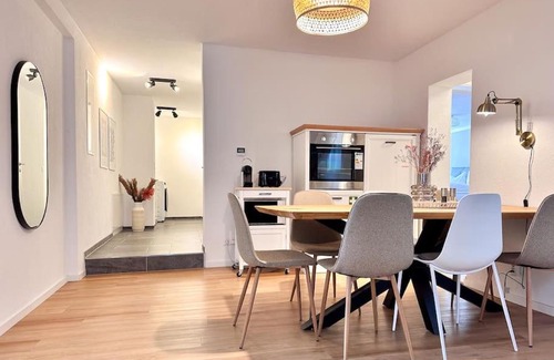 Stammheim-Mitte Apartment | Appartio: Geräumige, moderne Ferienwohnung für Gruppen/Familien