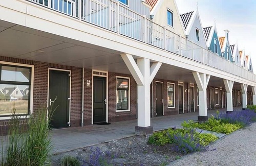 Uitdam House | Appartment with 4 bedrooms, 3 bathrooms and 2 balconies
