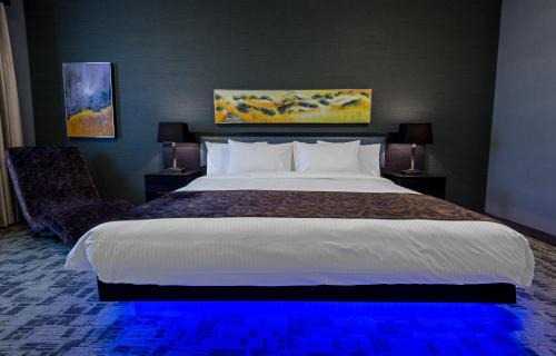 Calgary Hotel | Applause Hotel Calgary Airport by CLIQUE