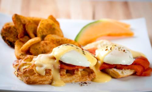 Calgary Hotel | Applause Hotel Calgary Airport by CLIQUE