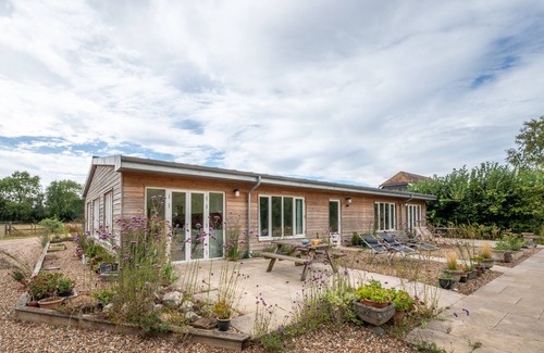 Etchinghill House | Apple Barn - Two Bedroom House, Sleeps 5