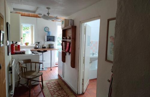 Ammanford Apartment | APPLE COTTAGE