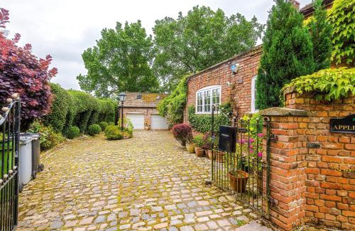 Nether Alderley House | Apple House by Staycay