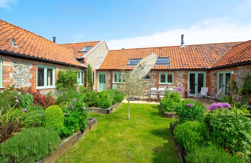 Docking House | Apple Tree Barn - Four Bedroom House, Sleeps 7