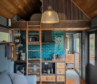 Huon Valley Villa | Appledore - Cabin in the Valley