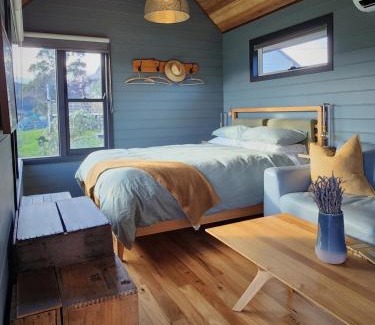 Huon Valley Villa | Appledore - Cabin in the Valley