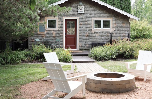 Fish Creek Cottage | Applewood at Loma Cottages