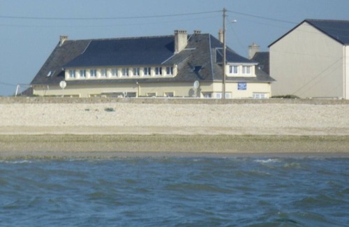 Saint-Marcouf Apartment | 🌊 Appt bord de mer 6 pers À 20 m plage du Débarquement 🛏️ 3 CH - 🛁 2 SDB