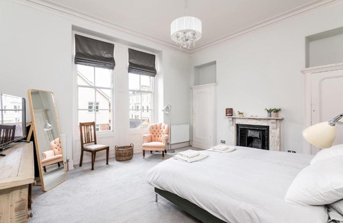 York Apartment | Apt 2, 2 Driffield Terrace Bright & Spacious 2-Bed Apartment in York Pass The Keys