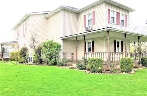 Paulding Apartment | Apt. 3 - Ensuite Bath, Roku, Fridge/Micro, Queen