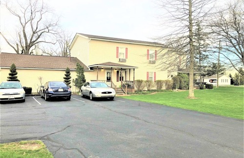 Paulding Apartment | Apt. 5 - Ensuite Bath, Roku, Kitchenette, Full