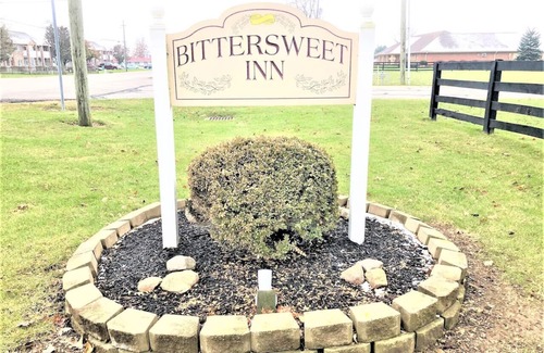 Paulding Apartment | Apt. 5 - Ensuite Bath, Roku, Kitchenette, Full