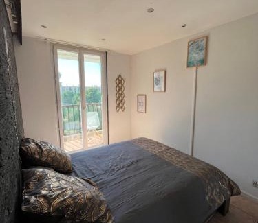 Montolivet Apartment | Apt Chic with view on Collines de Marcel Pagnol Wifi free parking and clim