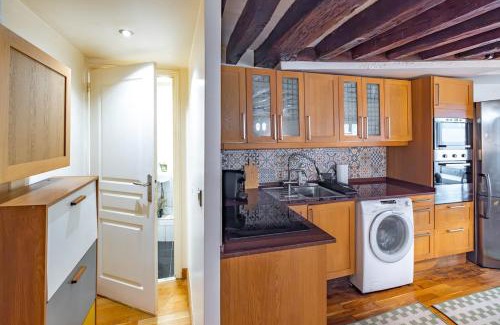 Strasbourg -Saint-Denis Apartment | Apt Grands Boulevards 4 Guests