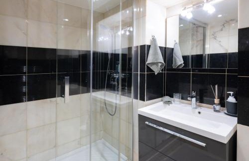 Strasbourg -Saint-Denis Apartment | Apt Grands Boulevards 4 Guests