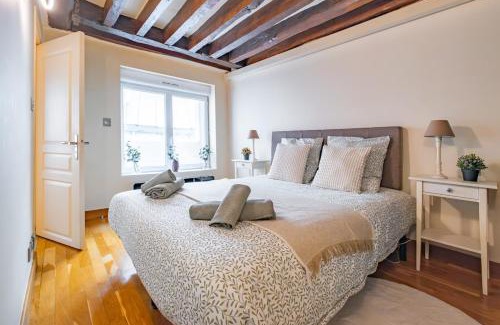 Strasbourg -Saint-Denis Apartment | Apt Grands Boulevards 4 Guests