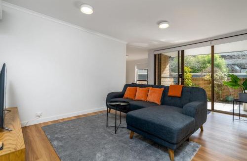 Kingston Apartment | Apt in Kingston - 10min to Lake Burley Griffin - Hosted by Canstay