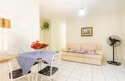 Praia do Morro Apartment | Apt na quadra da praia do Morro com área Lateral