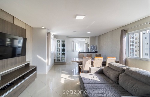 Centro Apartment | Apt w Parking Near Beach nd Restaurants BC Yvd1301