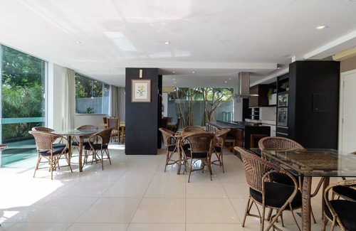 Florianopolis Apartment | Apt With Charming Sea View in Itacorubi Cmr204