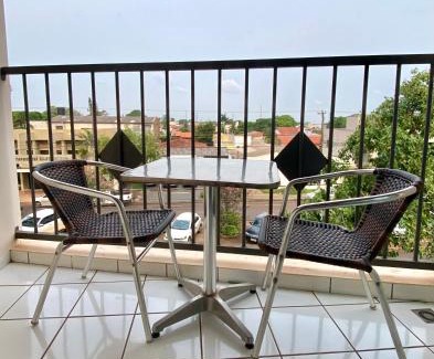 Dourados Apartment | Apto charmoso na V Planalto perto Shopping com 2 Quartos de Casal ArCond Wifi Fibra Home Office e Garagem em Dourados