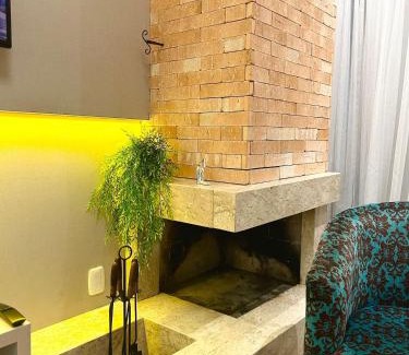 Carniel Apartment | Apto Encantador com Lareira, piscina e jacuzzi