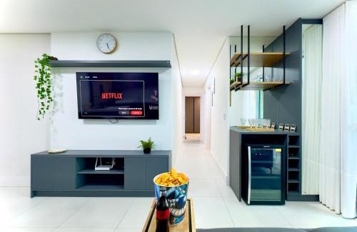 Itacolomi Apartment | Apto Pé na Areia Condomínio Resort Completo com Piscina borda Infinita, Beach Tennis, Academia, Sala de Jogos, Brinquedoteca, Playground e Portaria 24H 2 Quartos com Ar-Condicionado, Churrasqueira Privativa Reserve Agora e Viva essa Experiência